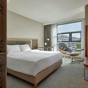 Courtyard By Marriott Center מלון